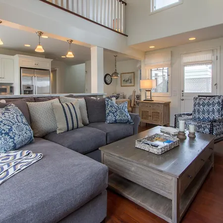 Villa 2204 And A Half Waterfront Dr